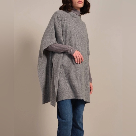 Elie Tahari Gray Knit Poncho Sweater – New with Tags – Soft & Cozy, Size M/L - Picture 1 of 7